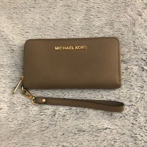 Michael Kors wristlet/wallet
